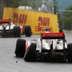 Hamilton destrozó su neumático en el GP de Canadá 2011