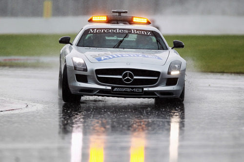 El coche de seguridad sobre el asfalto de Canadá 2011