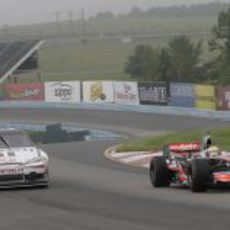 Stewart y Hamilton rodaron primero con sus propios coches