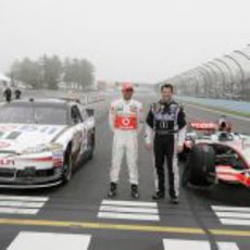 Lewis Hamilton y Tony Stewart intercambian sus coches en Watkins Glen