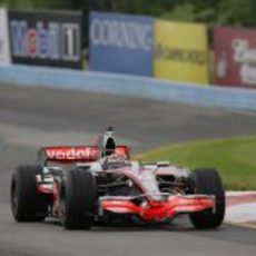 Stewart rueda en Watkins Glen con el Fórmula 1 de Hamilton