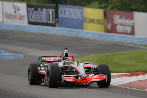 Stewart rueda en Watkins Glen con el Fórmula 1 de Hamilton