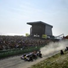 Buemi quema rueda en la costa japonesa