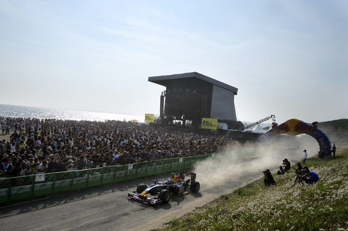 Buemi quema rueda en la costa japonesa