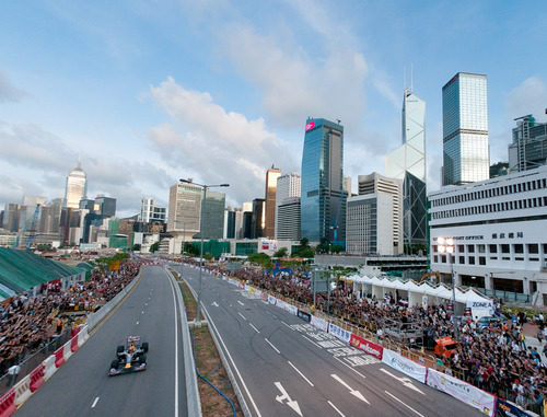 Alguersuari rueda por las autopistas de Hong Kong