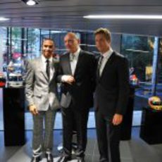 Lewis Hamilton, Ron Dennis y Jenson Button en Londres