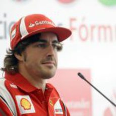 Fernando Alonso en uno de los actos promocionales en Valencia