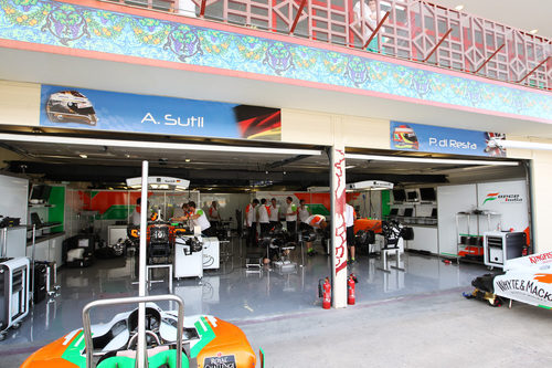 Los boxes de Force India en el GP de Europa 2011