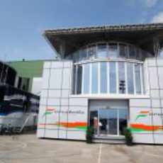 El 'motorhome' de Force India en Valencia