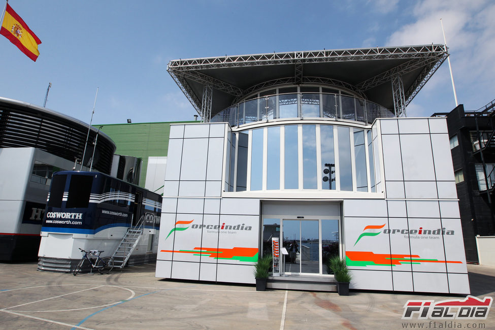 El 'motorhome' de Force India en Valencia