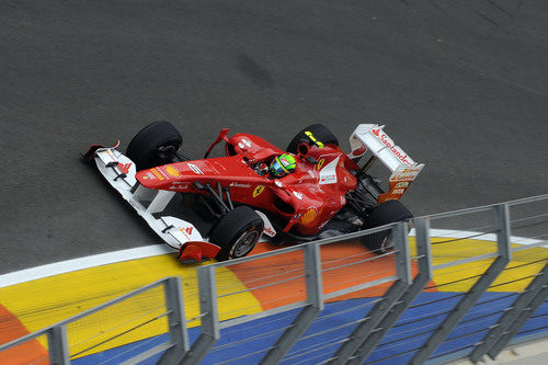 Felipe Massa rueda en el circuito urbano de Valencia