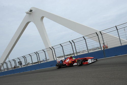 Massa cruza el puente del Valencia Street Circuit
