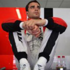 D'Ambrosio sentado en su box en el GP de Europa 2011