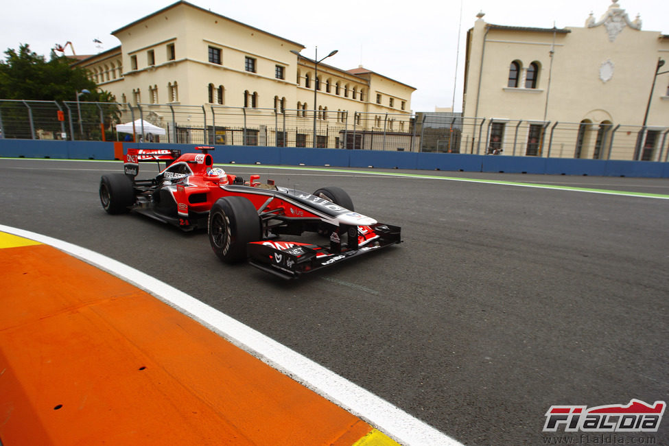 Timo Glock por las calles de Valencia en el GP de Europa 2011