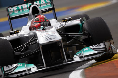 Schumacher pilota su Mercedes en el GP de Europa 2011