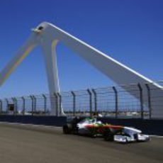 Paul di Resta cruza el puente del VSC