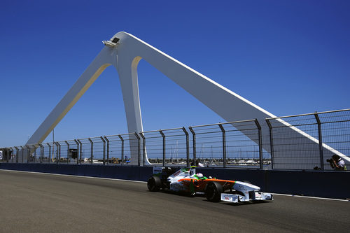 Paul di Resta cruza el puente del VSC