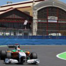 Sutil rueda con el Force India en la clasificación del GP de Europa 2011