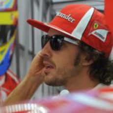 Fernando Alonso estrena gafas de sol en Valencia