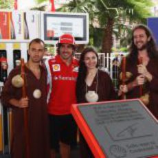 Fernando Alonso con los peregrinos en un acto en la ciudad de Valencia