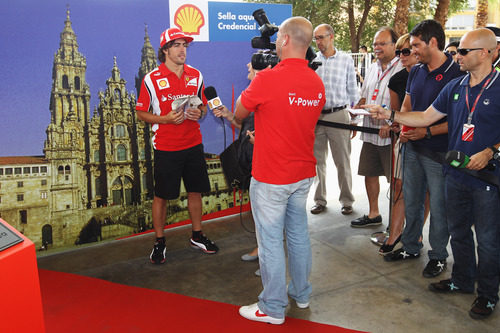 Alonso apoyando el Camino de Santiago