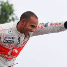 Lewis Hamilton saluda a la afición de Watkins Glen