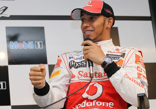 Lewis Hamilton habla para la prensa en Watkins Glen