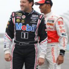 Tony Stewart y Lewis Hamilton en Watkins Glen