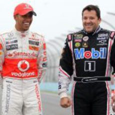 Lewis Hamilton y Tony Stewart felices en Watkins Glen