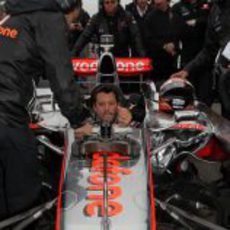 Stewart sí cabe en el monoplaza de McLaren
