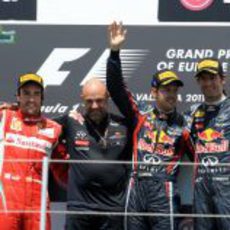 Fernando Alonso, Sebastian Vettel y Mark Webber celebran su triunfo en Valencia