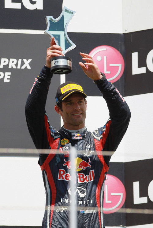 Webber levanta su trofeo en el GP de Europa 2011