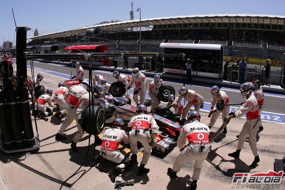 Parada de boxes para Button en Valencia