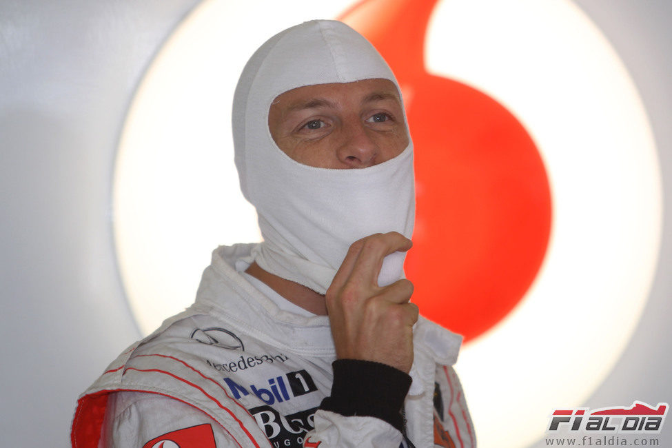 Jenson Button se prepara para la carrera de Valencia