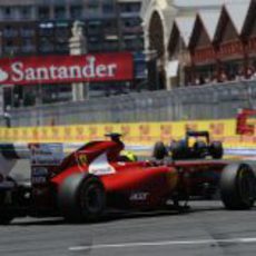 Felipe Massa en la última curva del circuito de Valencia