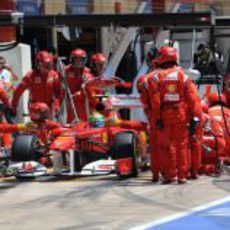 Parada de boxes para Felipe Massa en Valencia