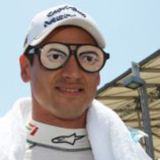 Adrian Sutil y sus "peculiares" gafas en la parrilla del GP de Europa 2011