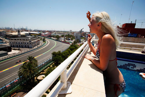 Las chicas de Red Bull siguiendo el GP de Europa 2011