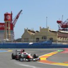 Karthikeyan con el F111 en el GP de Europa 2011