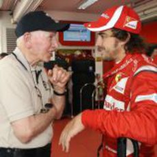 John Surtees y Fernando Alonso en Maranello