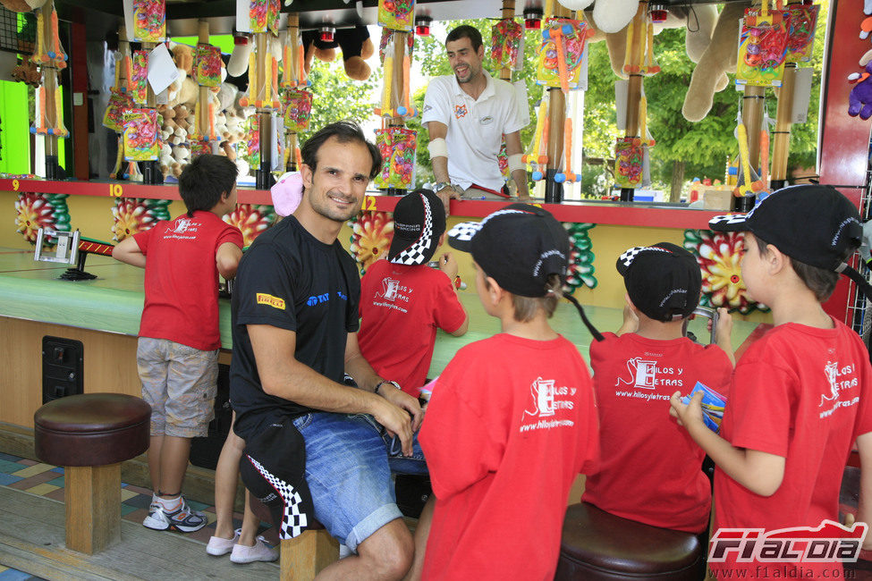 Liuzzi pasó el día con los niños tutelados por la Comunidad de Madrid