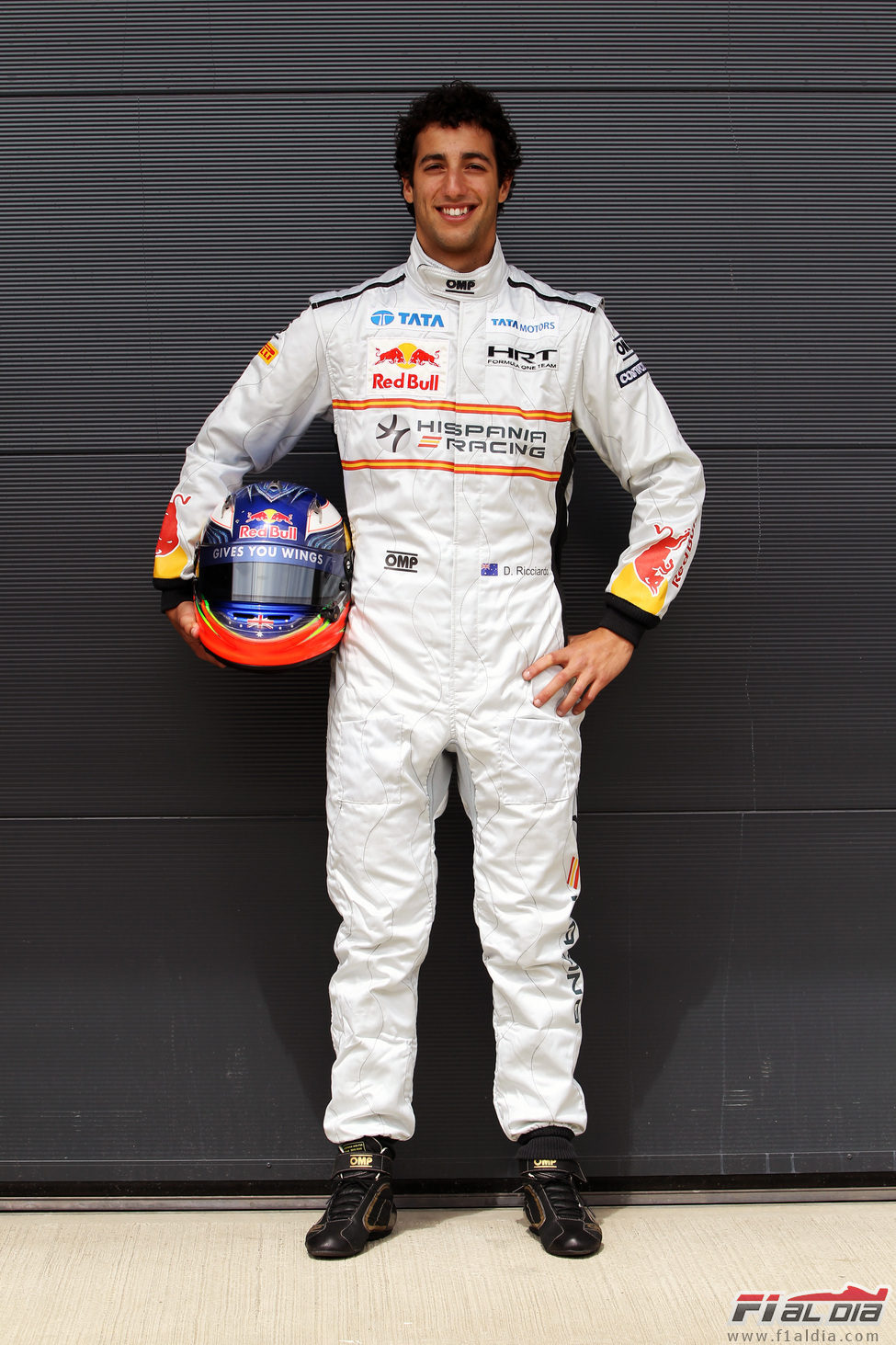 Foto oficial de Ricciardo como piloto de HRT