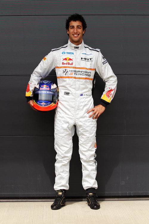 Foto oficial de Ricciardo como piloto de HRT