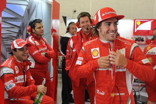 Muy buen ambiente en el box de Ferrari en Gran Bretaña 2011
