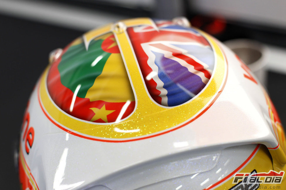 Detalle del casco de Hamilton en el GP de Gran Bretaña 2011