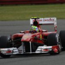 Felipe Massa rueda en los libres 3 del GP de Gran Bretaña 2011