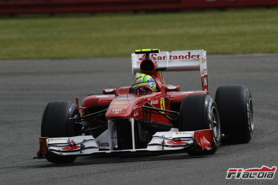 Felipe Massa rueda en los libres 3 del GP de Gran Bretaña 2011