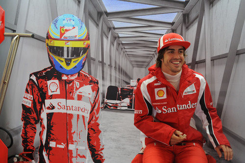 Alonso, contento en su box de Silverstone