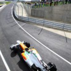 Paul di Resta sale del 'pit lane' en la clasificación del GP de Gran Bretaña 2011