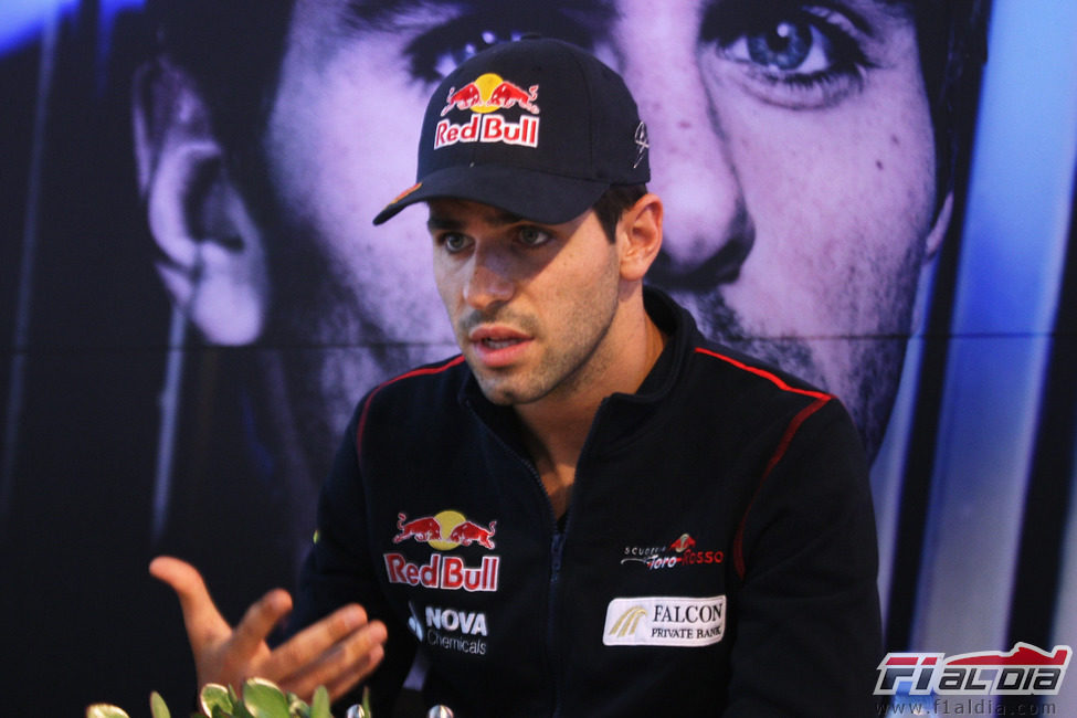 Alguersuari a su llegada a Silverstone